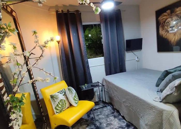 Casa Colonial Com Suites E Quartos Privativos - Hospedagem Residencial