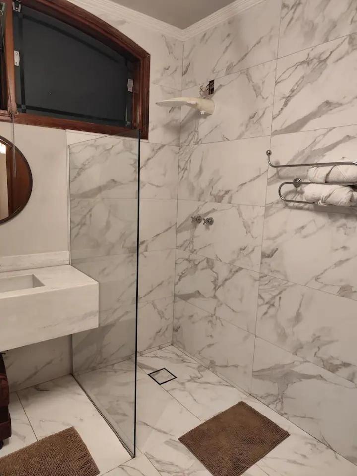Homestay Casa Colonial Com E Quartos Privativos - Residencial