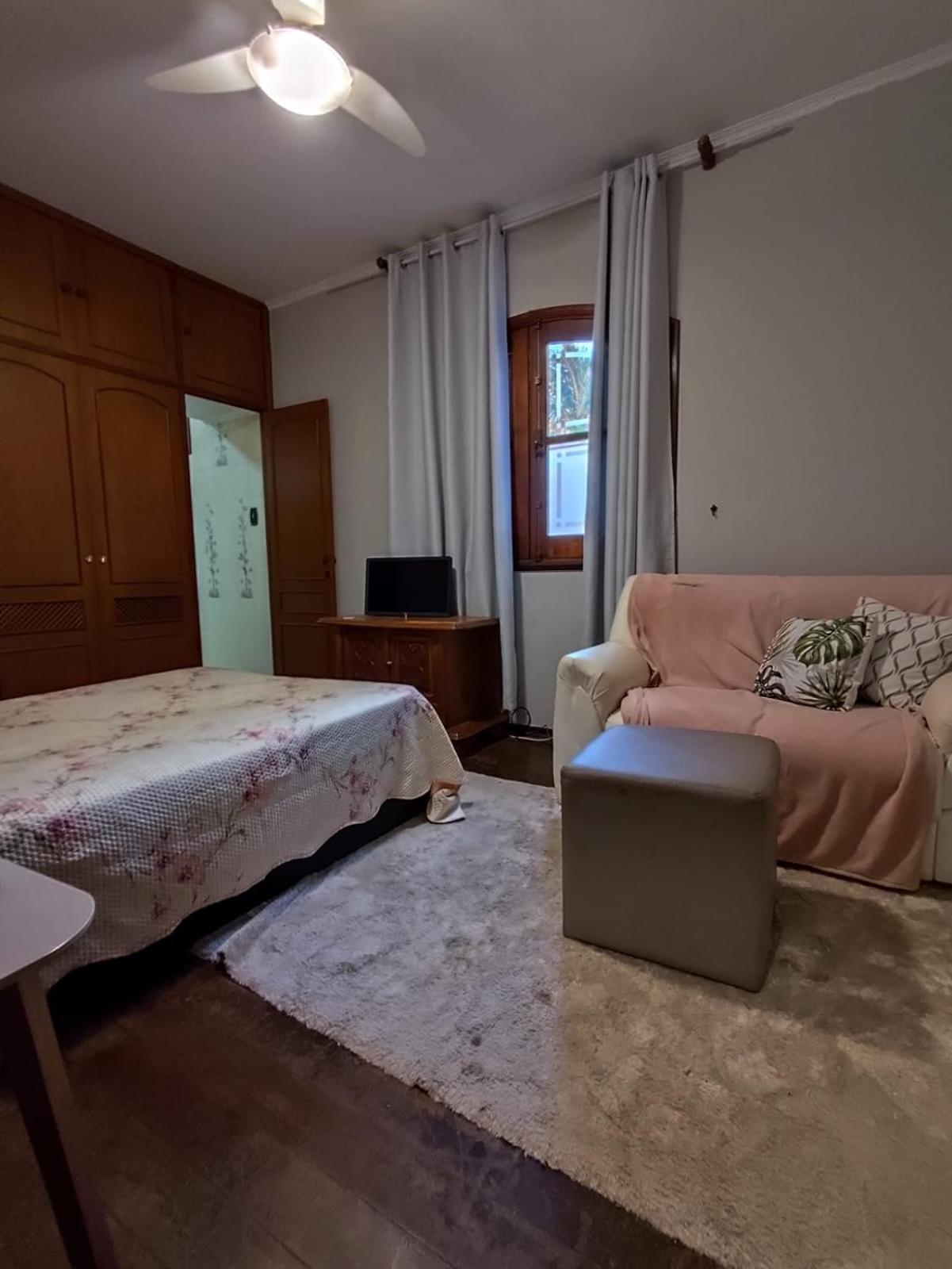 Casa Colonial Com E Quartos Privativos - Residencial