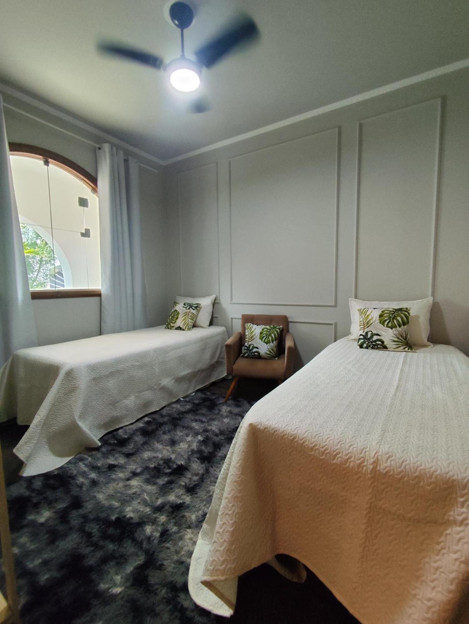 Casa Colonial Com E Quartos Privativos - Residencial *